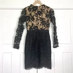 Calypso lace sheath clearance dress ml monique lhuillier